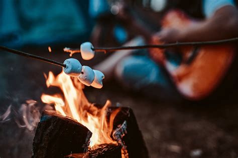 How To Build The Perfect Campfire At The Cottage Cottage Life