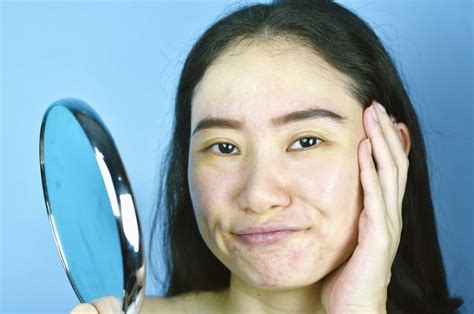 Mempunyai tabiat membasuh wajah yang baik adalah penting. 8 Cara Kecilkan Pori-Pori Besar Menurut Dokter Kulit ...