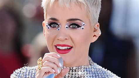 Katy Perry Googly Eye Makeup At Witness Youtube Concert