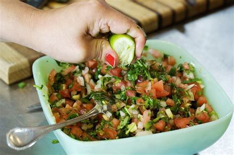 Pico de gallo is een bijgerechtje, lekker bij mexicaanse maaltijden. Best 25+ Pico de gallo recipe pioneer woman ideas on ...