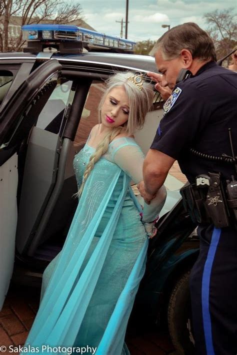 South Carolina Police Arrest Elsa The Snow Queen Solve Cold Case Huffpost