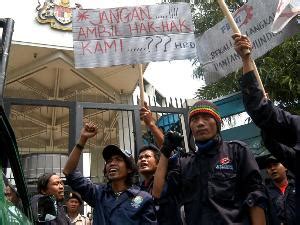 Dalam sebuah pernyataan, kemenlu malaysia akan menutup kedutaan besarnya di pyongyang sebagai tanggapan dan akan memerintahkan semua staf diplomatik korea utara di kuala lumpur untuk angkat koper dalam waktu 48 jam. TINTA HIJAU DARI KAKI BUKIT: Kedutaan Malaysia di Jakarta ...