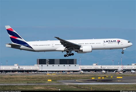 PT MUB LATAM Airlines Brasil Boeing 777 32WER Photo By Gianluca