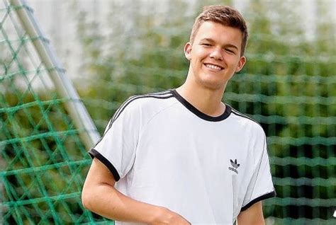 Michael ballack, der die himmelblauen 1997 richtung kaiserslautern verlassen hatte, saß zuletzt beim landespokalfinale am 25. Emilio Ballack schnuppert beim CFC-Auftakttraining | Blick ...