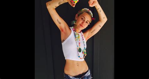 Foto Polêmica Miley Cyrus Mostra Os Pelos Pubianos E Os Fios