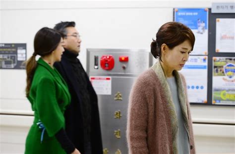 Choi jung woo is a south korean actor.he has been active both in tv dramas and movies since the early '90s.his name: 푸른 바다의 전설 나영희 최정우황신혜와 마주긴장감 UP | 텐아시아