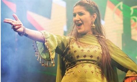 Sapna Choudhary Latest Dance Video Haryanvi Dancer Knows How To Pull Off Barati Dance Perfectly