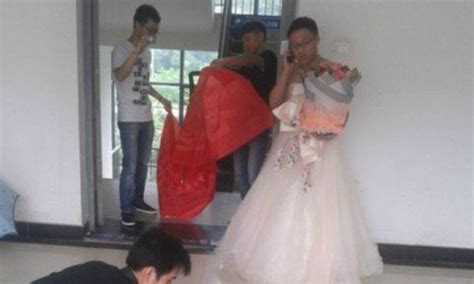 Whilst you get right into dating, you try plenty to affect your accomplice. Dress to impress: Boyfriend puts on a wedding gown to propose to his girlfriend (and fortunately ...