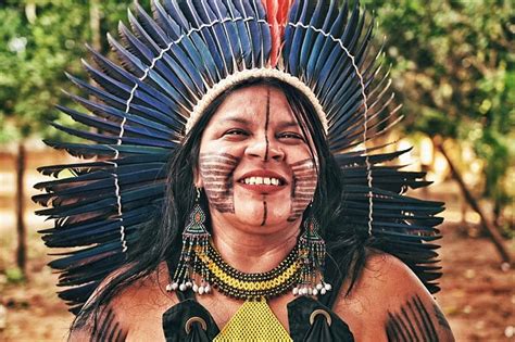 Sônia Guajajara Comemora A Liderança Das Mulheres Indígenas Política