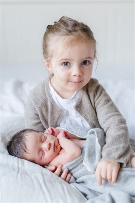 Karlotte Und Pauline Neugeborene Geschwister Bilder Neugeborene