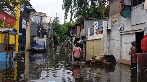 Banjir Jakarta Begini Beda Normalisasi Sungai Dan Naturalisasi Page