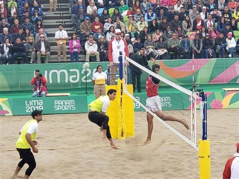 Each team works in unison to prevent the opposing team from grounding the ball on their side of the court. México obtiene medalla de plata en voleibol de playa ...