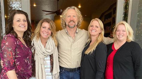 sister wives fans suspect kody brown is courting new wife after he s spotted with robyn and