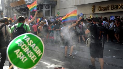 La Police Turque R Primande Violemment La Gay Pride D Istanbul