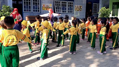 Kumpulan gambar tentang gambar kolase anak tk, klik untuk melihat koleksi gambar lain di kibrispdr.org. Senam pagi anak TK - YouTube