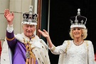 The royal family gather on the Buckingham Palace balcony following the ...