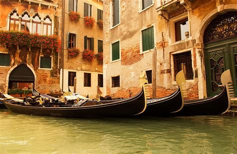 Gondolas Venice Gondola Sea Houses Hd Wallpaper Peakpx
