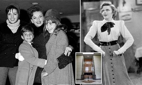 Judy Garland Enshrined In Hollywood Mausoleum Daily Mail Online