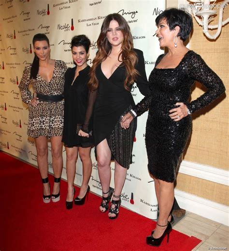 Kim Kardashian Kourtney Khloe Et Kris Jenner à L Occasion De L Inauguration De La Boutique