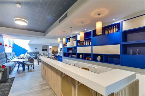 Le Bar Bleu Et Design Chez Aurore La Reunion Bar Bleue Evenement