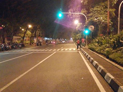 Jalan Raya Darmo Surabaya Di Malam Hari Asli Surabaya