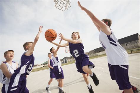 Hvordan Virker Youth Basketball Sammenlign Med Højere Niveauer