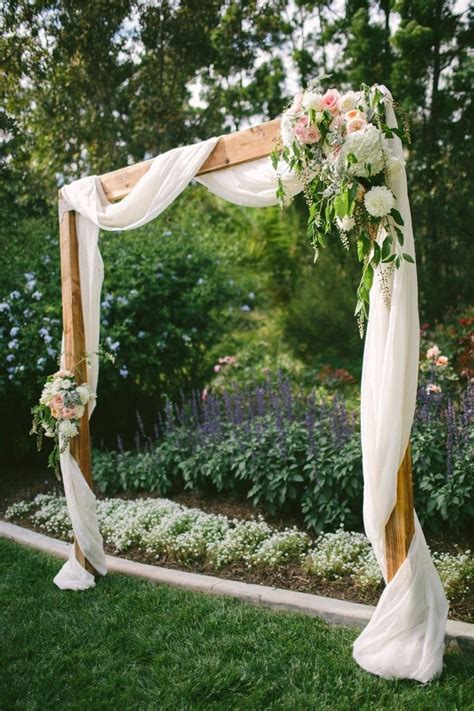 25 Chic And Easy Rustic Wedding Arch Ideas For Diy Brides