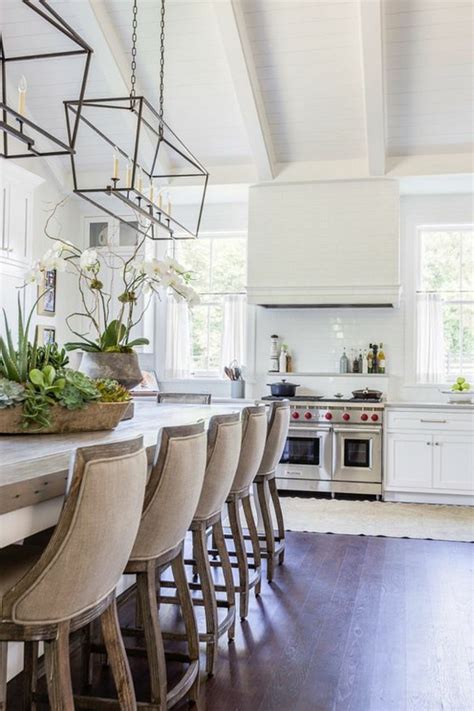 Photo et images libres de droits pour cuisine moderne. La chaise de cuisine moderne en 62 photos inspirantes - Archzine.fr