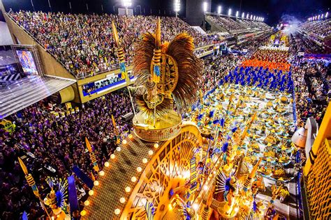 Brésil le Carnaval de Rio signe son comeback