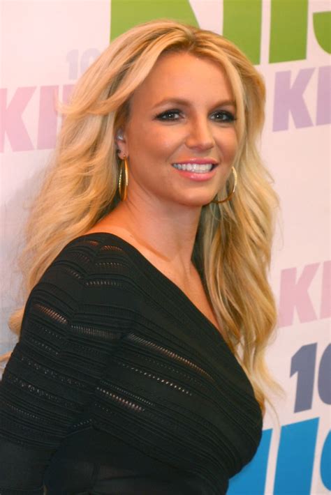 Britney Spears Debuts Shocking Short Haircut Fame10