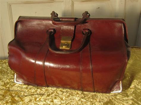 Source for information on gladstone bag: Antiques Atlas - Leather Brief Case, Doctors Bag ...