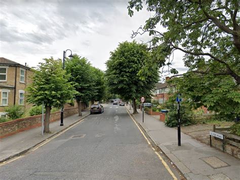 I would have done in the early 80s when i lived in croydon although i would have been alert. Croydon stabbing: Woman arrested on suspicion of murder ...