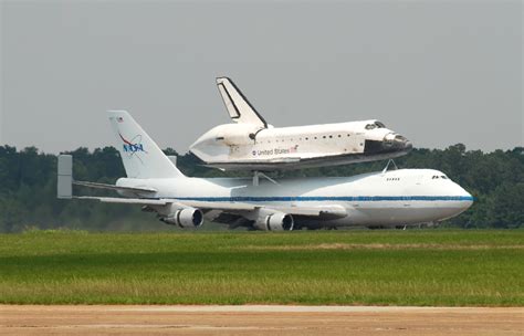 B 747 Space Shuttle