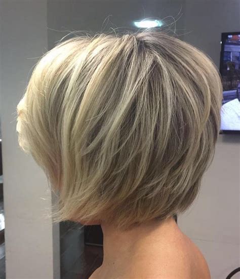 20 Photos Short Feathered Bob Crop Hairstyles