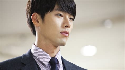 This biography profiles his childhood, family, personal life, acting career, achievements and other facts. Hyun Bin Looks Manly and Fierce for K5 Commercial! | Soompi