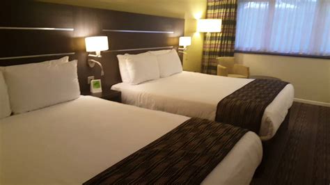 The holiday inn gatwick is situated on the perimeter of gatwick airport, and is one of the closest off airport hotels to the passenger terminals. Holiday Inn: tour inside London UK Gatwick Worth ensuite 2 ...