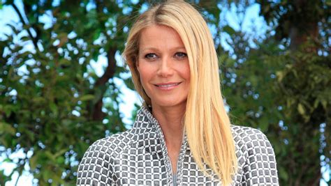 Gwyneth Paltrow And Daughter Apple Pose For Selfie Adelaide Now