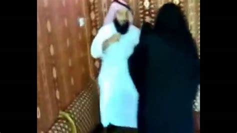 شاهد ردة فعل شيخ سعودي بعد أن أدخلوا عليه منقبة تريد لمسه Youtube