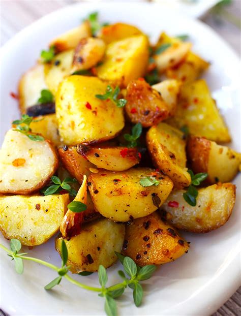 Step up your potato game with instant pot baked potatoes seasoned with garlic, butter and but the best potatoes would be yukon gold and i found it looks fancy with mixed with red skin potatoes. Garlic Butter Potatoes