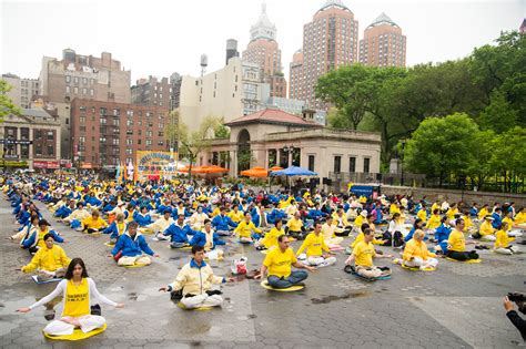 New York Falun Gong Practitioners Celebrate World Falun Dafa Day With