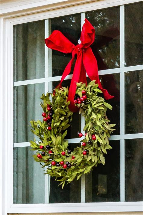 Colonial Christmas Outdoor Wreath Decor Christmas Window Decorations