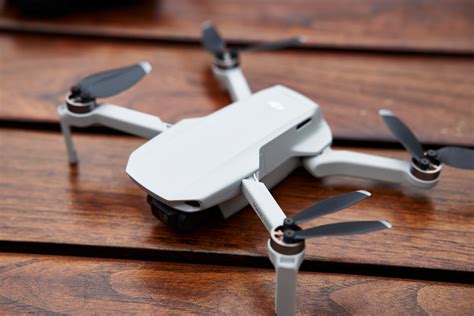 It only weighs 249 grams and therefore does not require faa registration when flown recreationally. First Impressions: DJI Mavic Mini (The Drone for Everyone)