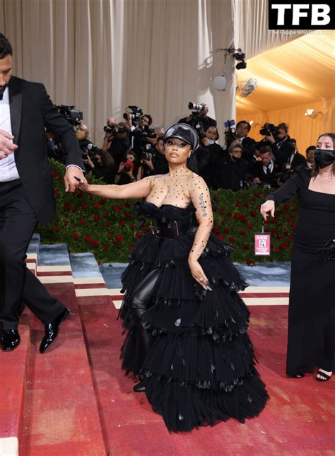 Nicki Minaj Displays Her Huge Boobs At The 2022 Met Gala In NYC 78