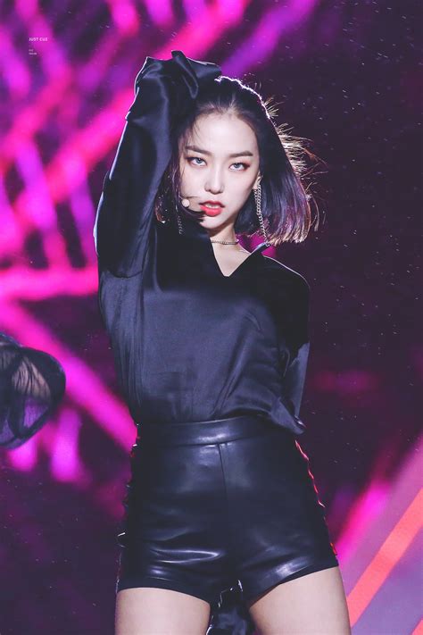 Clc Yeeun Top Sexiest Female Idol Outfits Of The Month Kpopbuzz