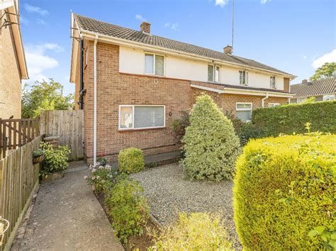 3 Bed Semi Detached House For Sale In Edinburgh Close Banbury Ox16 £