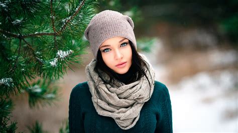 Winter Girl Wallpapers Images Photos Pictures Backgrounds