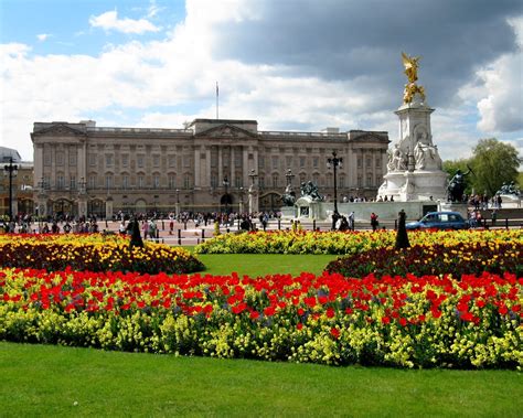 Buckingham Palace, Places to visit in London - GoVisity.com
