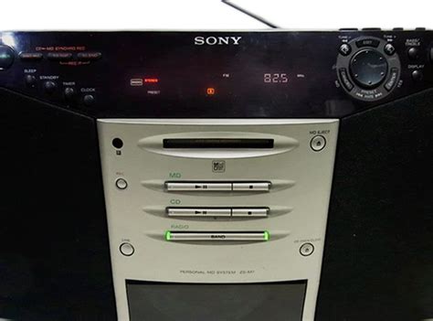 置く場所を選ばないスリムで斬新なフォルムで登場したmdラジカセ Sony Personal Minidisc System Zs M7