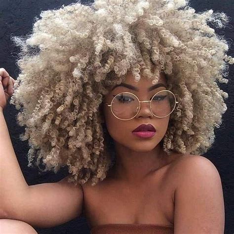 20 age defying hairstyles for black women over 40 en 2020 coiffure cheveux bouclés coiffure