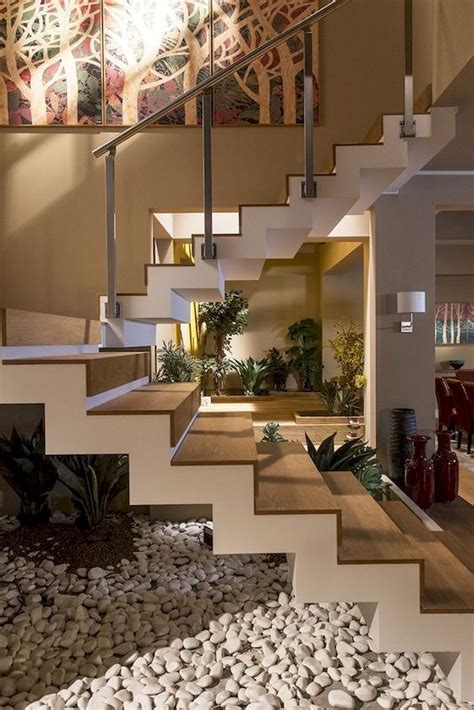 The Beautiful Staircase Decor Of The House Becomes Comfortable Modern
